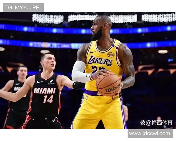 希罗在关键时刻展现绝佳表现湖人与热火的激烈对决引发热议 希罗在关键时刻展现绝佳表现湖人与热火的激烈对决引发热议